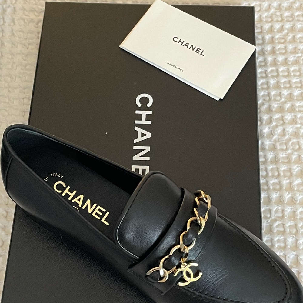 NEW Chanel 20A Black Leather Loafers Gold CC 38.5 - Picture 5 of 7